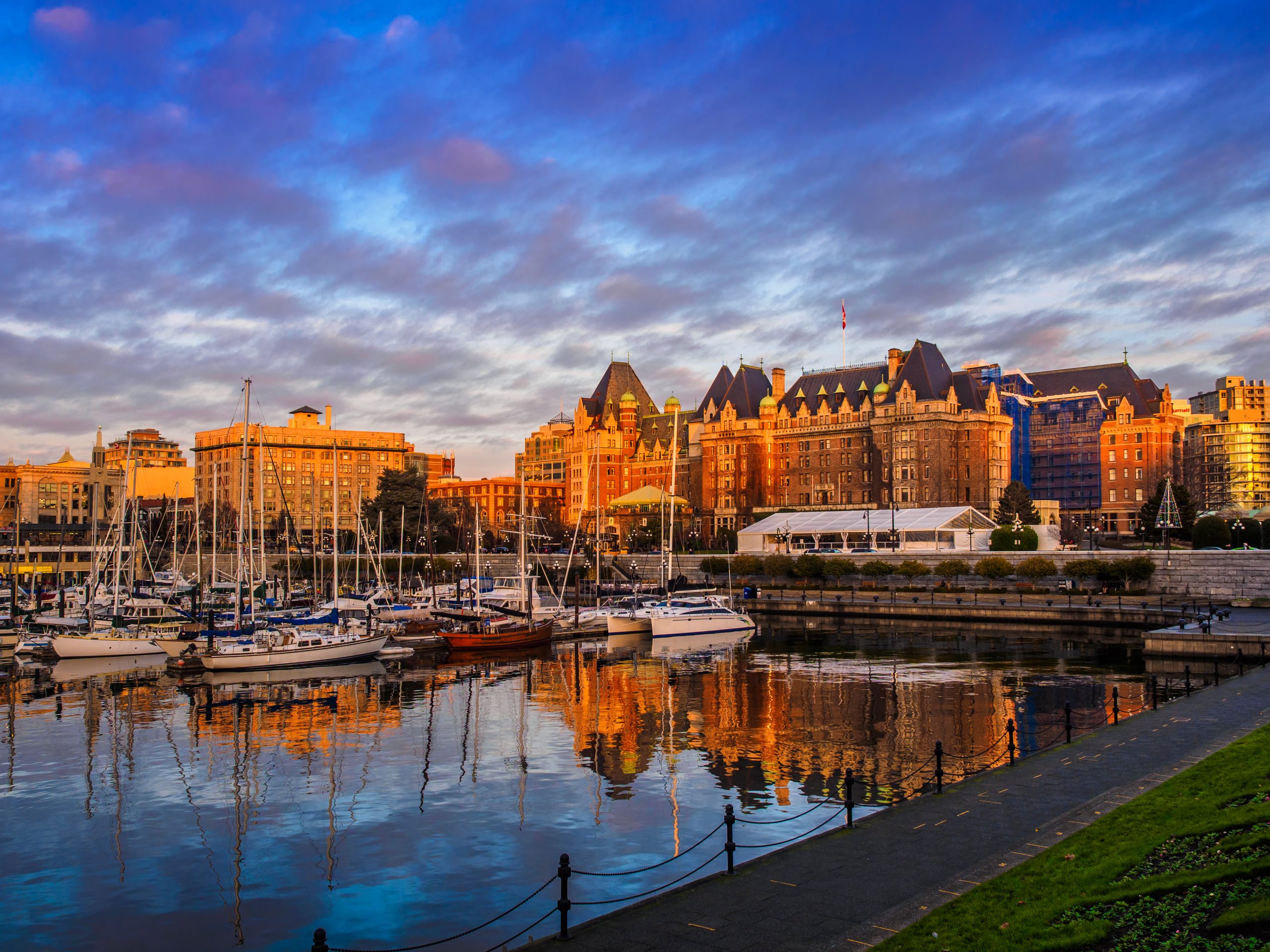 victoria bc inner harbour